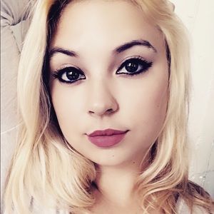 Meet your Posher, Kayla